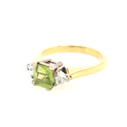 Pre Owned 18ct Peridot and Diamond Ring ZV892